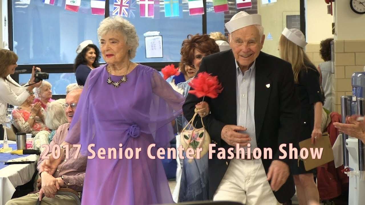 a-fashion-show-for-the-elderly-has-been-held-for-the-first-time-in-surat-0